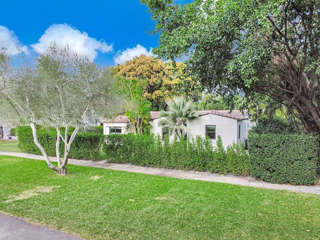 53 Ne 106th St - Photo 2 of 8