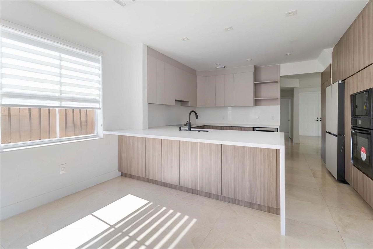 8551 Nw 110th Ave - Photo 3 of 8