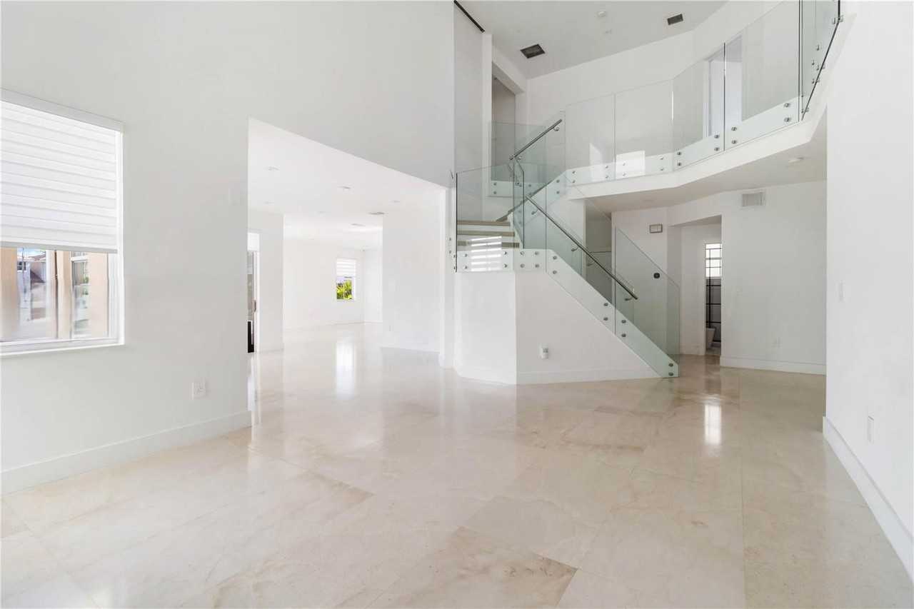 8551 Nw 110th Ave - Photo 4 of 8