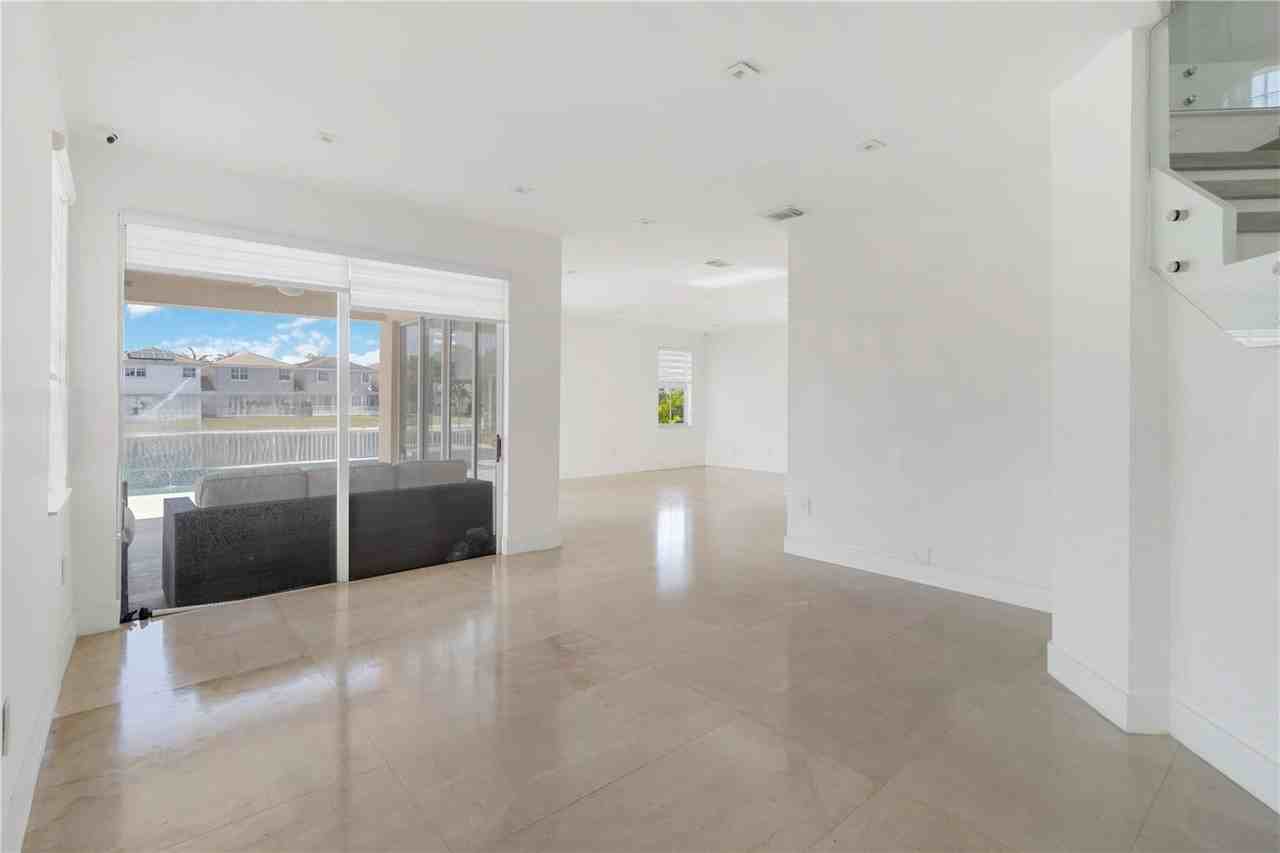 8551 Nw 110th Ave - Photo 5 of 8