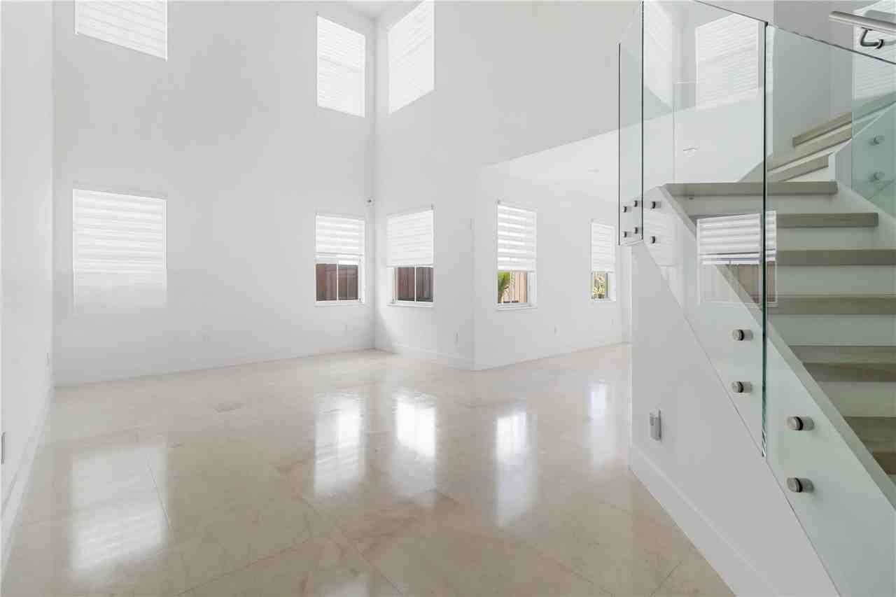 8551 Nw 110th Ave - Photo 7 of 8