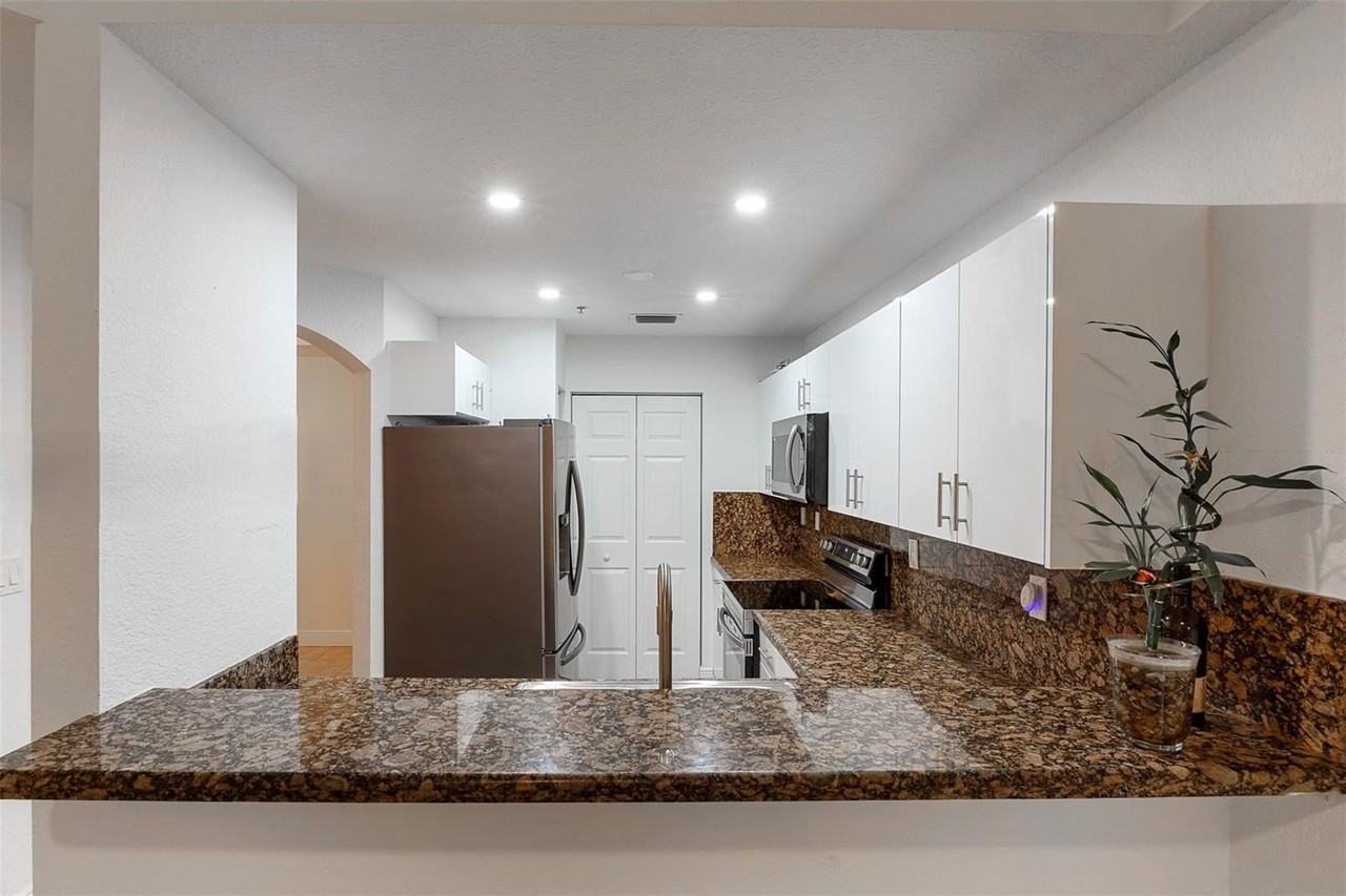 1062 Sw 143rd Ave - Photo 2 of 8