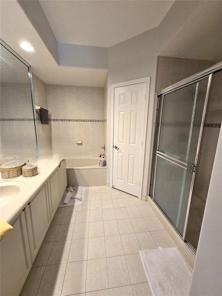 4874 Nw 111th Ct - Photo 6 of 8