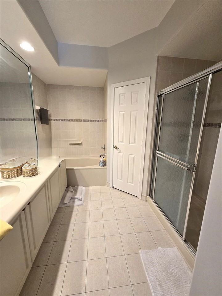 4874 Nw 111th Ct - Photo 7 of 8