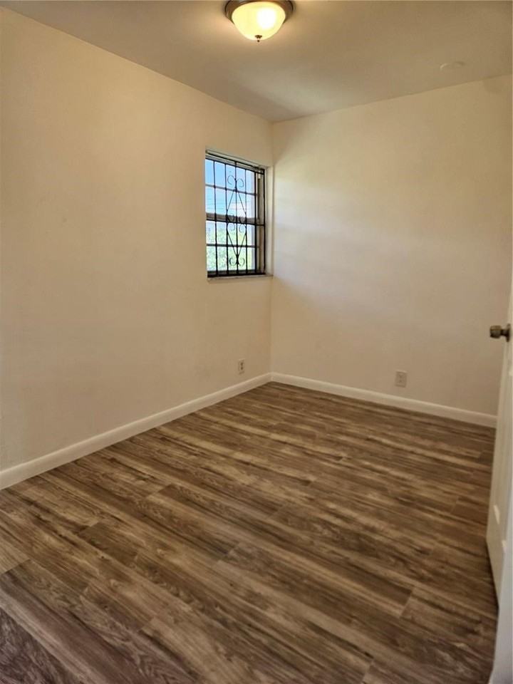 2117 Nw 64th St - Photo 4 of 8