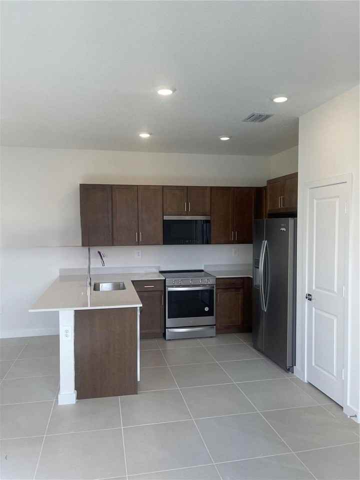 116 Ne 13th St - Photo 2 of 8