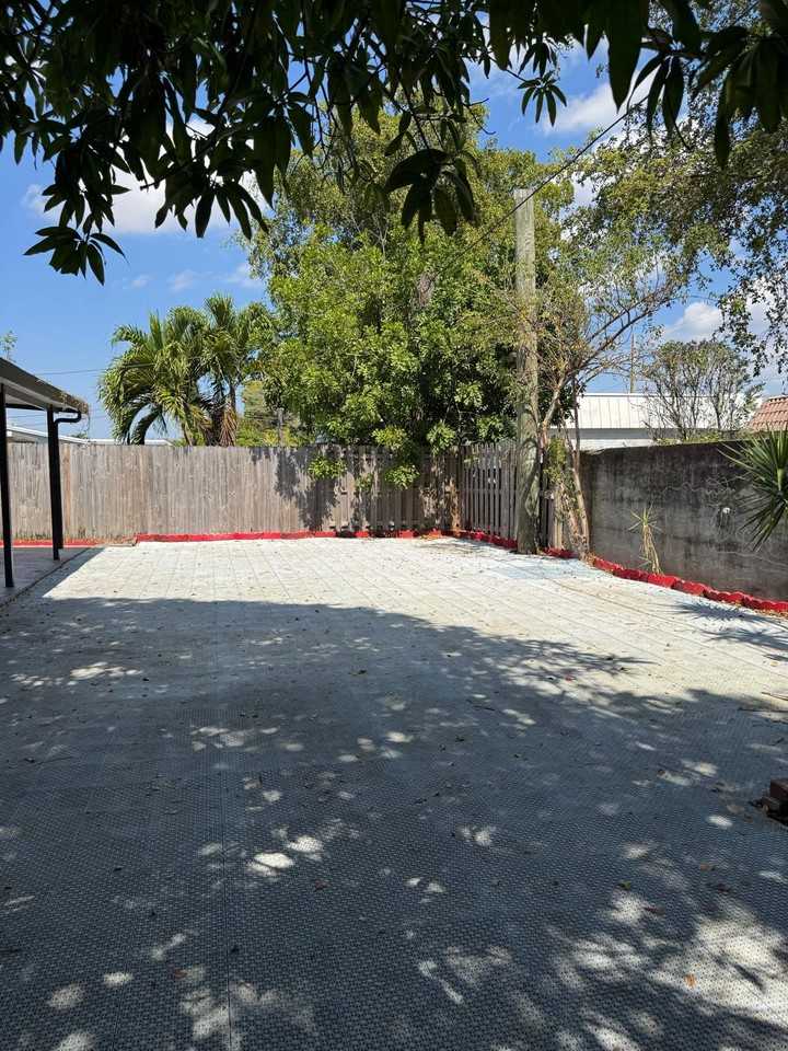 2490 Nw 83rd Ave - Photo 3 of 8