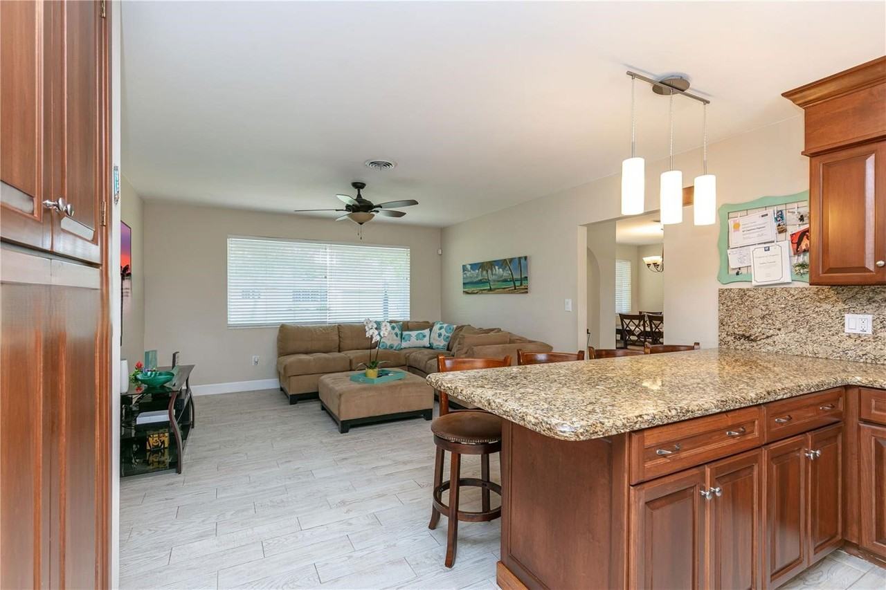 7940 Sw 139th Ter - Photo 4 of 8