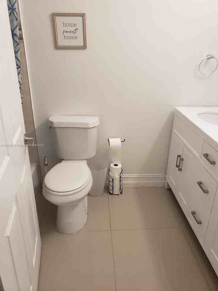 325 Nw 52nd St - Photo 7 of 8