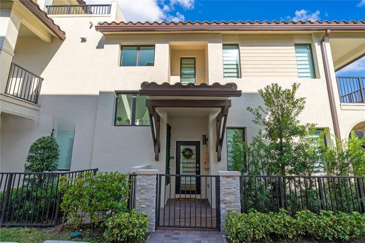 4608 Nw 83rd Pkwy - Photo 3 of 8