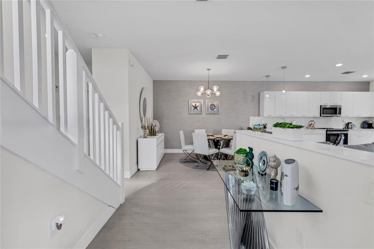 4608 Nw 83rd Pkwy - Photo 6 of 8