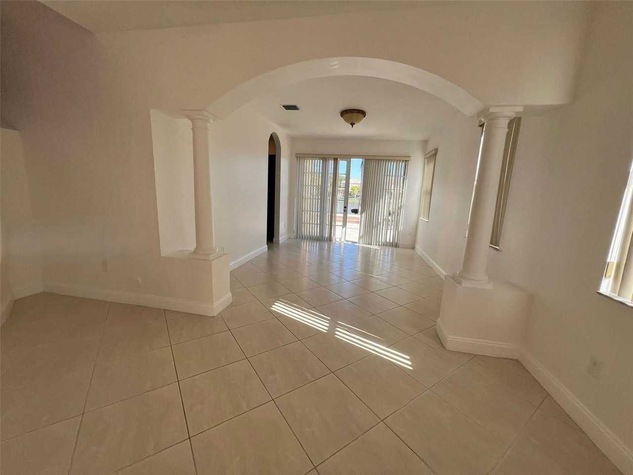 4957 Southwest 167th Avenue - Photo 4 of 8