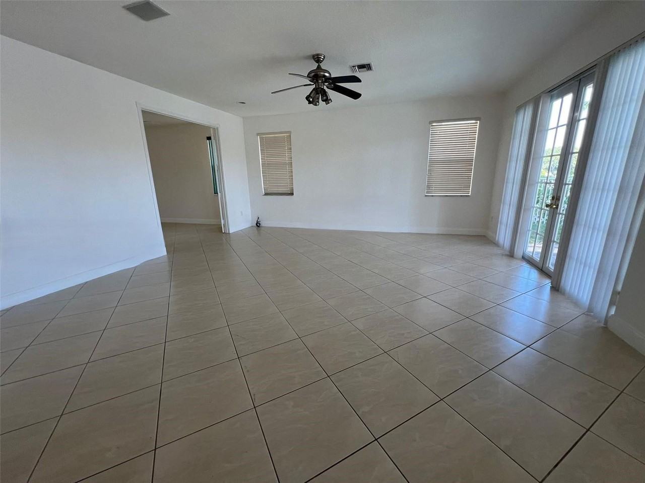 4957 Southwest 167th Avenue - Photo 5 of 8