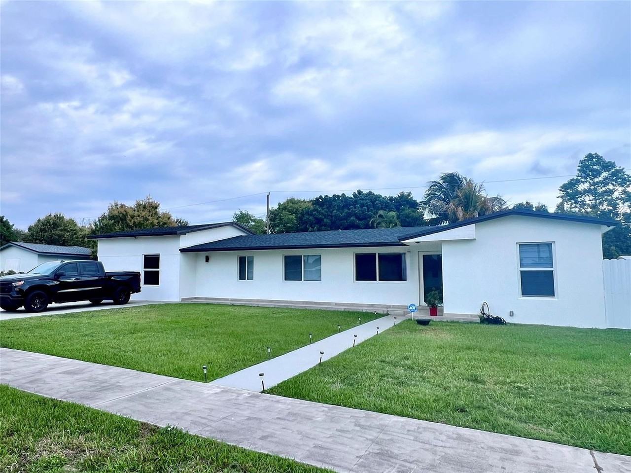 16125 Sw 98th Ct - Photo 2 of 8