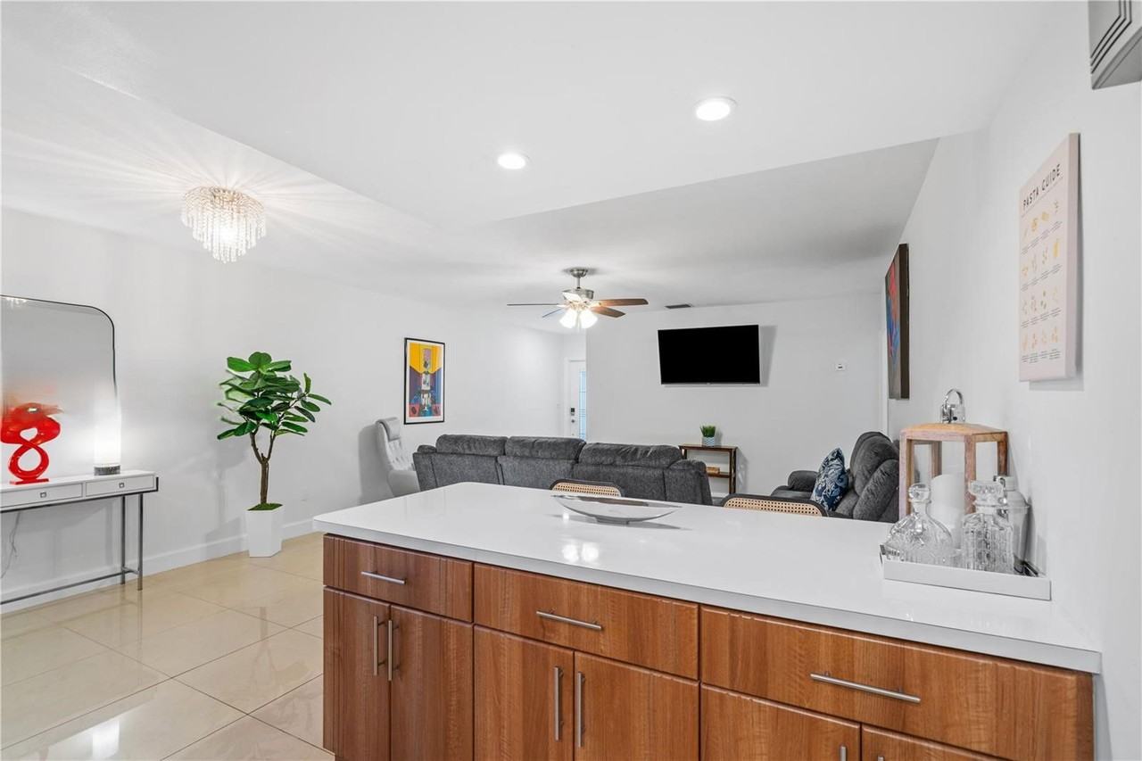 7417 Twin Sabal Dr - Photo 4 of 8