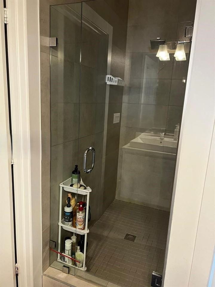 7205 Nw 102nd Pl - Photo 6 of 8