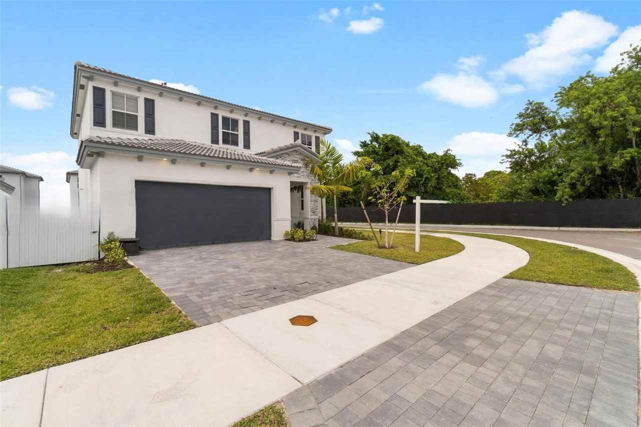 14807 Sw 163rd Ter - Photo 2 of 8