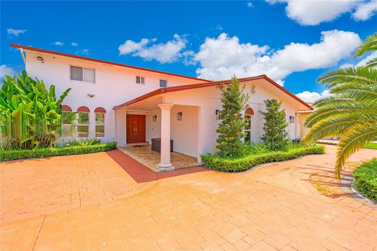 1825 Southwest 125th Court - Photo 2 of 8