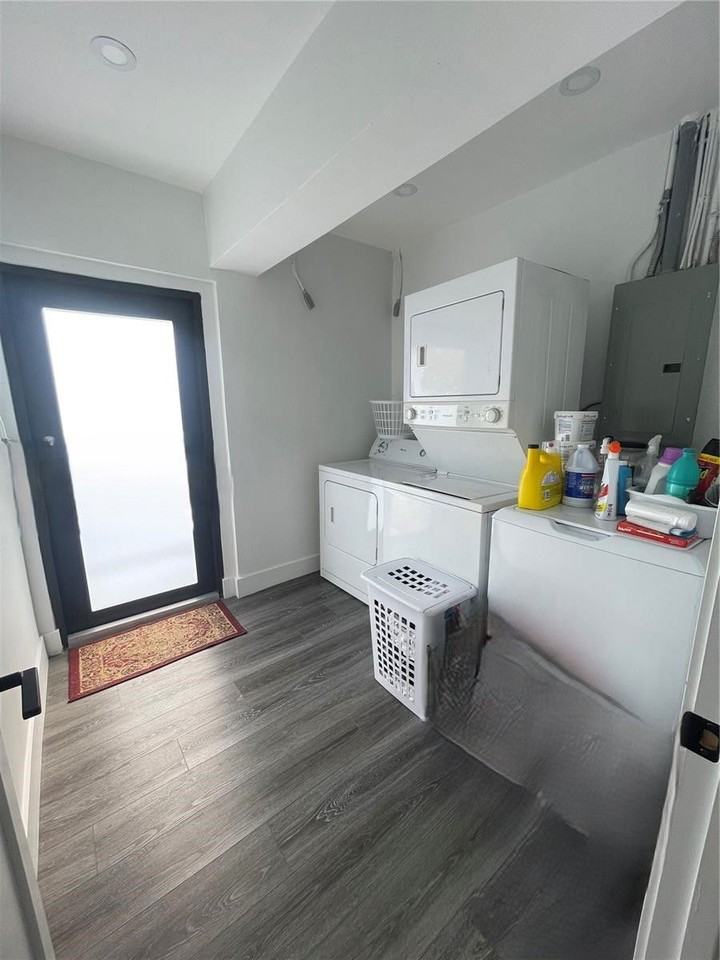 170 W 58th St - Photo 4 of 8