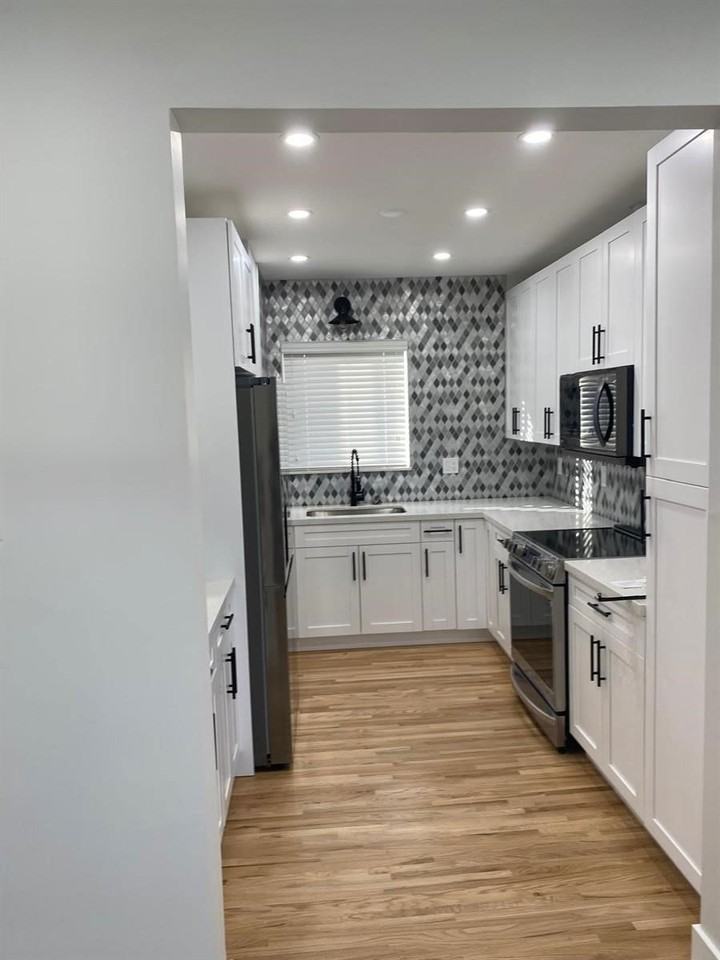 170 W 58th St - Photo 5 of 8