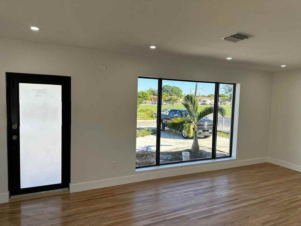 170 W 58th St - Photo 6 of 8