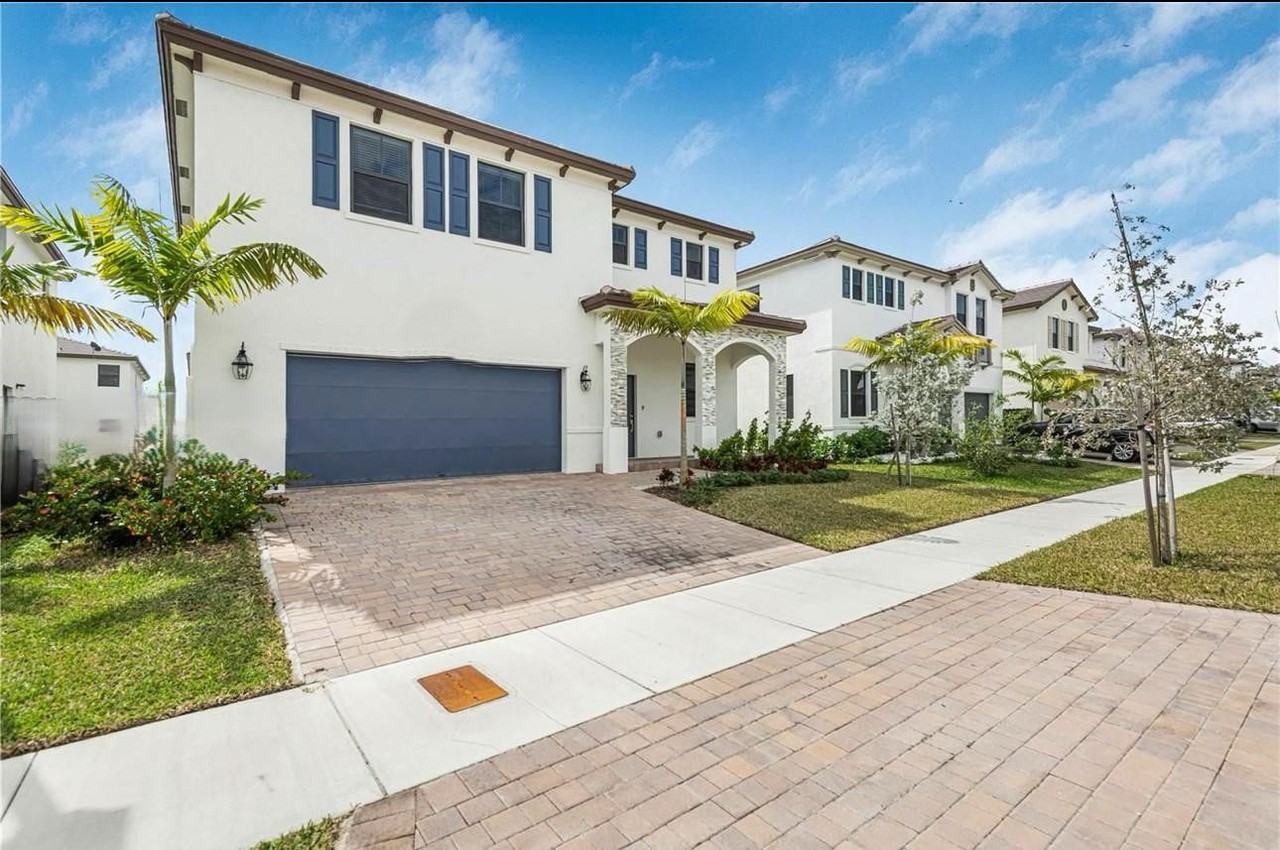 12908 Southwest 229th Street - Photo 2 of 8