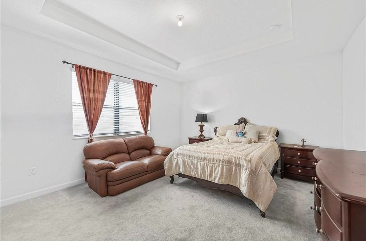 12908 Southwest 229th Street - Photo 6 of 8