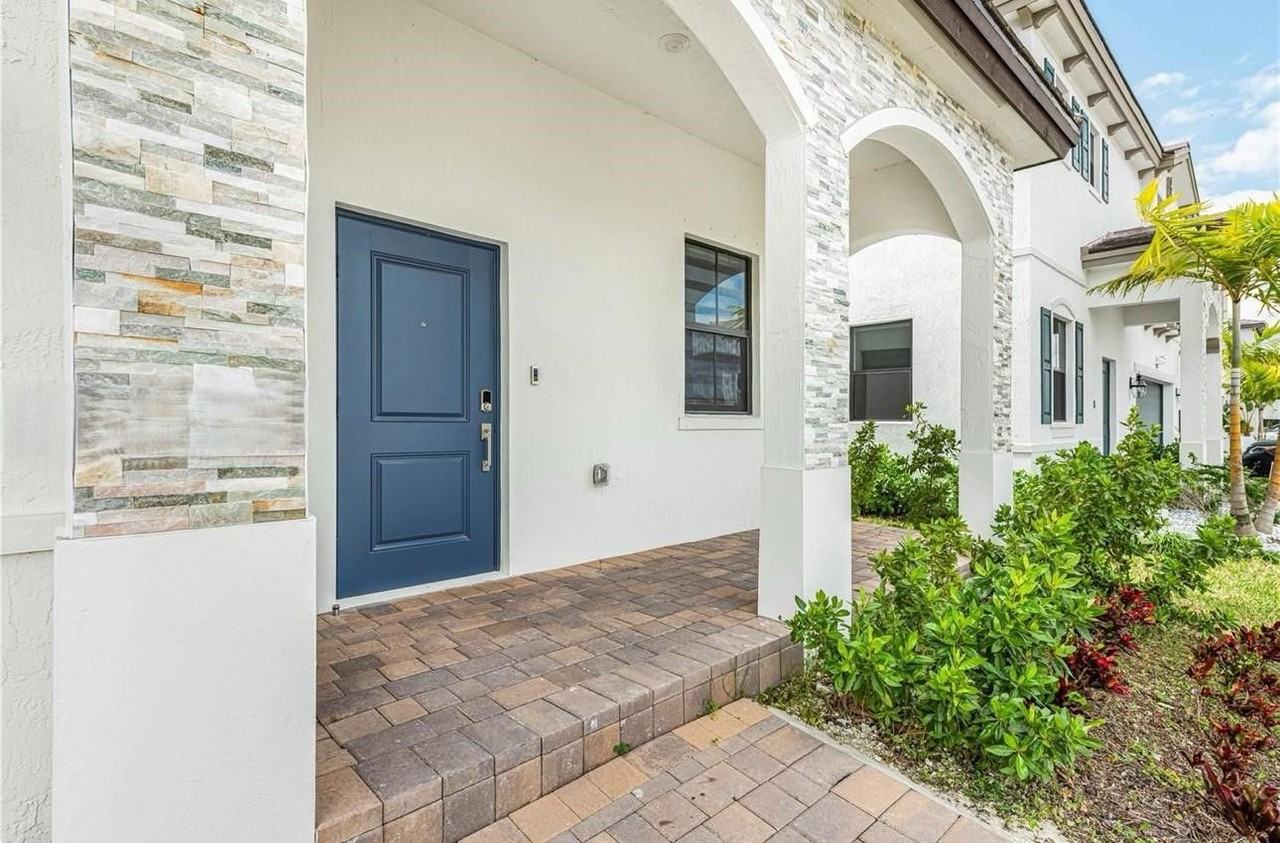 12908 Southwest 229th Street - Photo 7 of 8