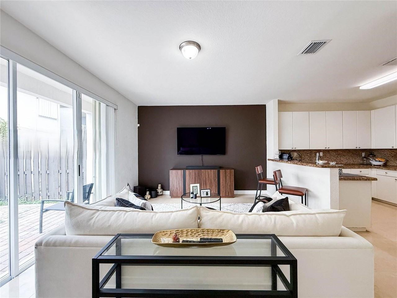 8160 Nw 116th Ave - Photo 2 of 8