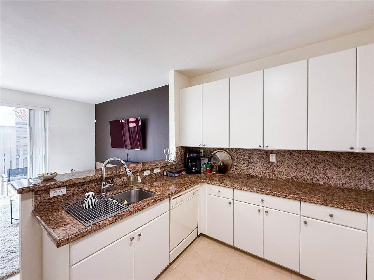 8160 Nw 116th Ave - Photo 4 of 8