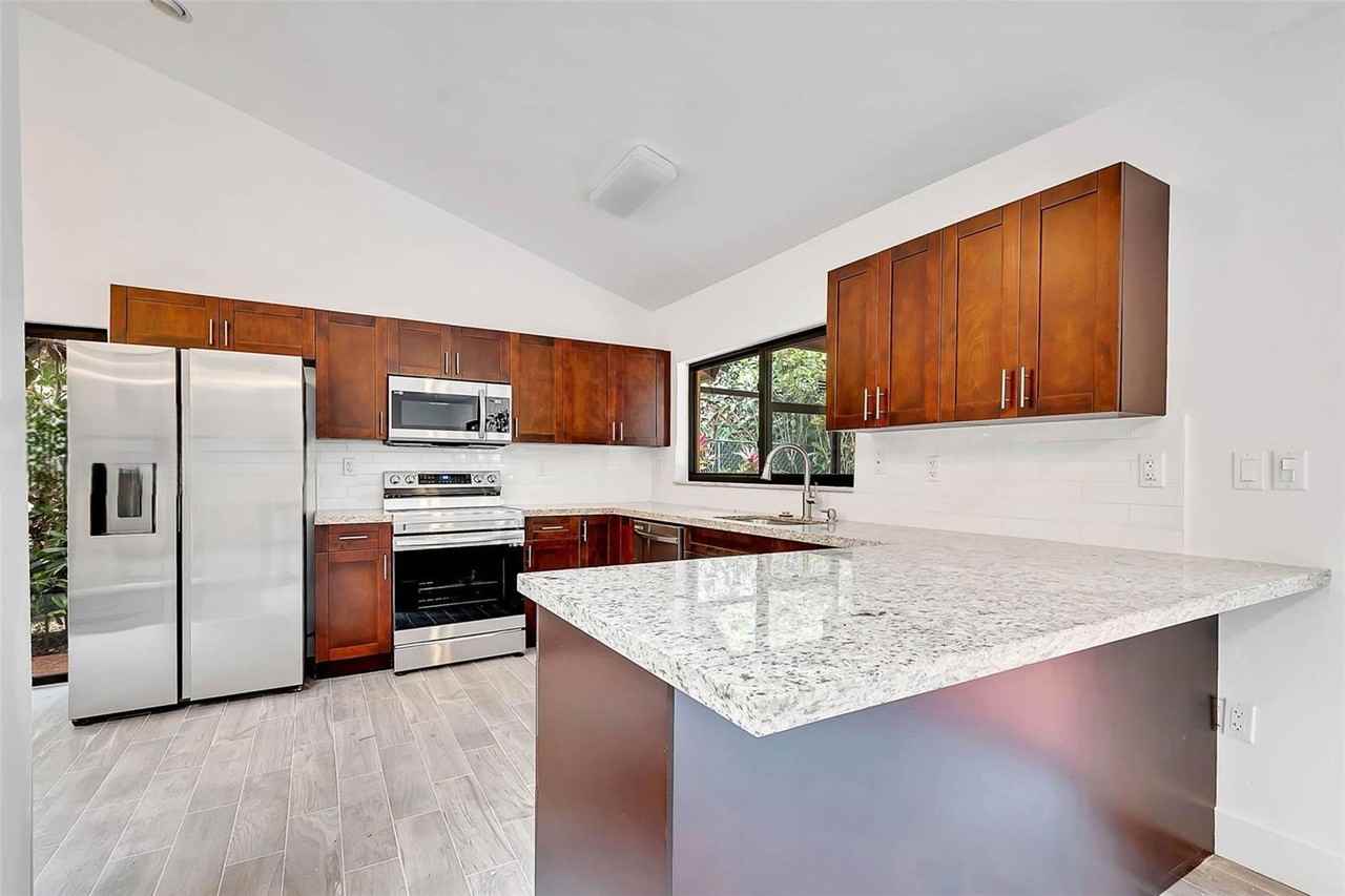 10240 Sw 91st St - Photo 3 of 8