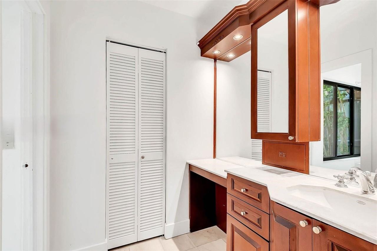 10240 Sw 91st St - Photo 7 of 8