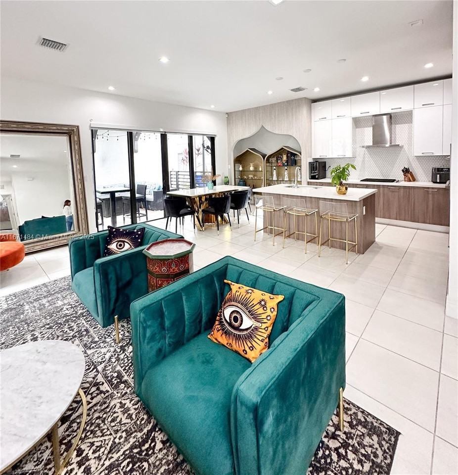 8272 Nw 44th Ter - Photo 2 of 8