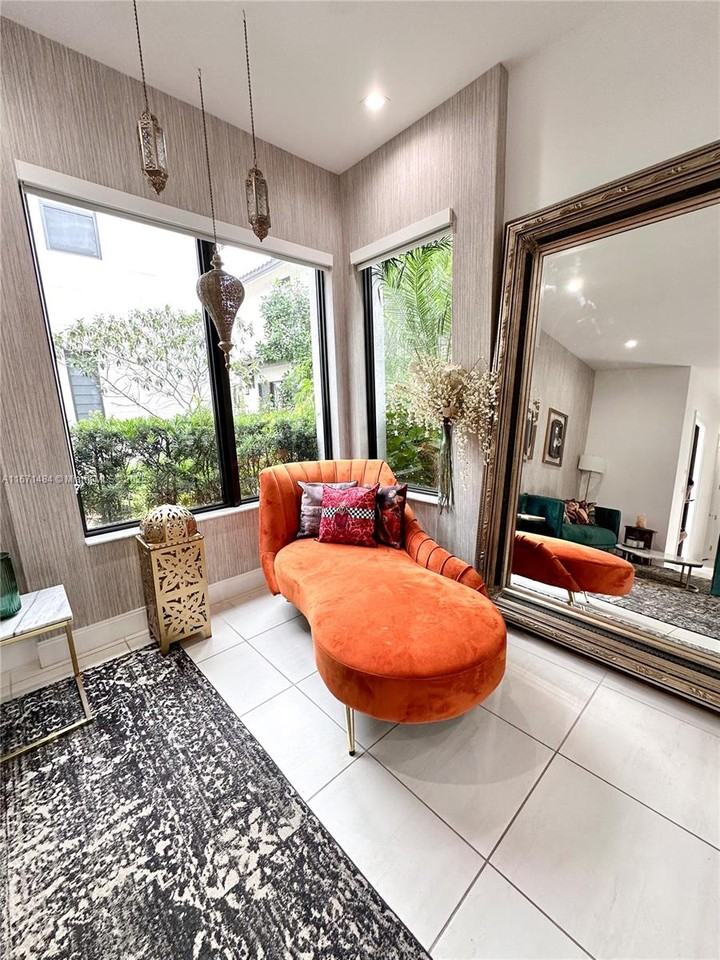 8272 Nw 44th Ter - Photo 5 of 8