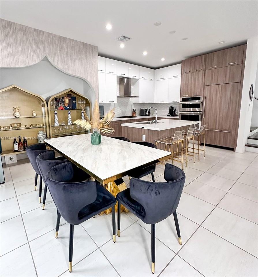 8272 Nw 44th Ter - Photo 6 of 8