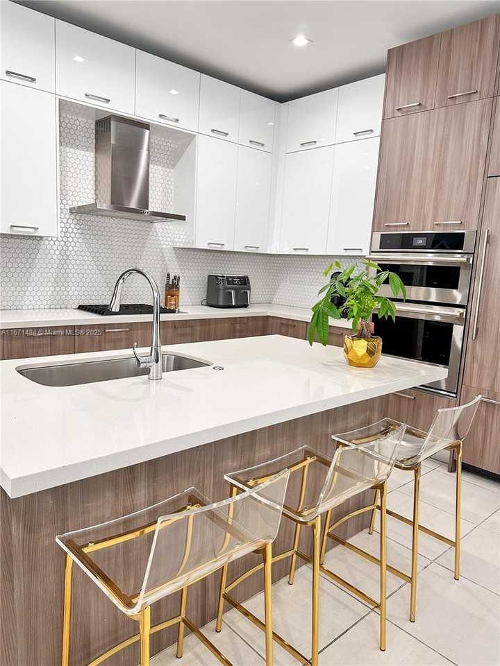 8272 Nw 44th Ter - Photo 7 of 8