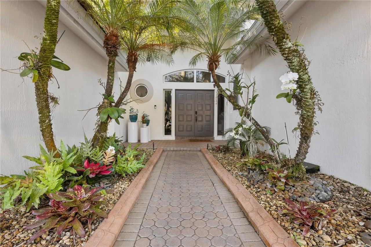 3719 Oak Ridge Cir - Photo 2 of 8