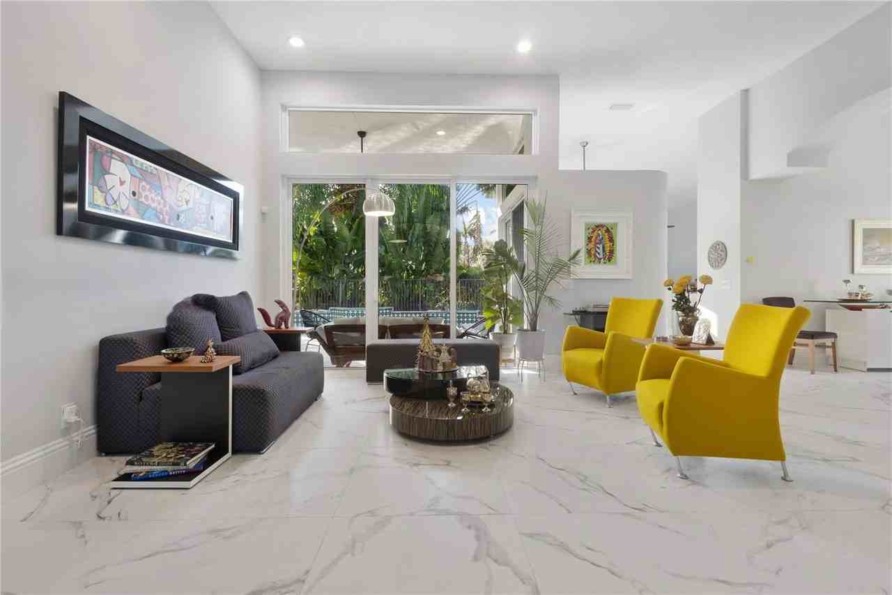 3719 Oak Ridge Cir - Photo 3 of 8