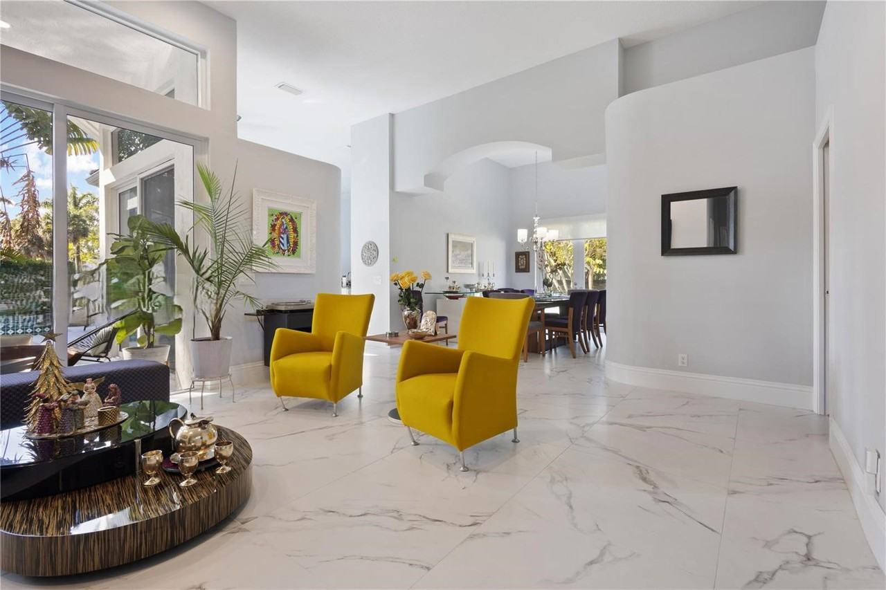 3719 Oak Ridge Cir - Photo 4 of 8