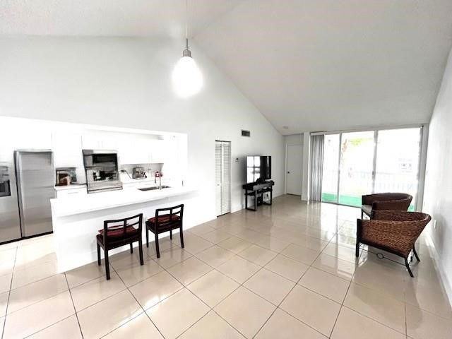 9762 Nw 49th Ter - Photo 5 of 8