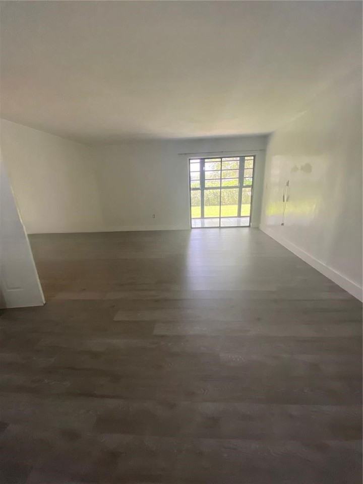 18815 Nw 62nd Ave - Photo 3 of 8