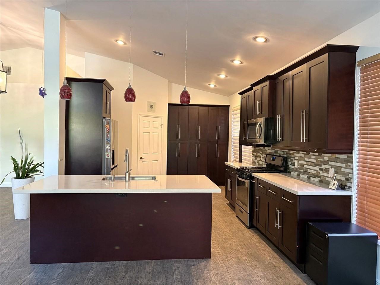 1151 Nw 130th Ave - Photo 5 of 8