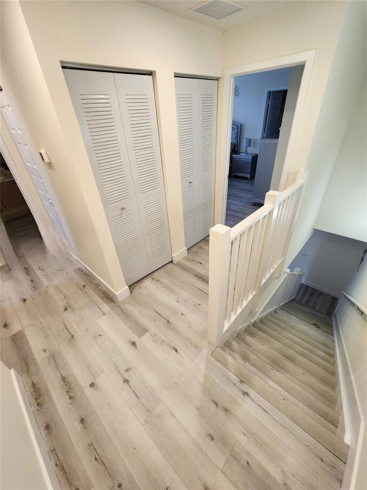 10407 Nw 82nd St - Photo 7 of 8