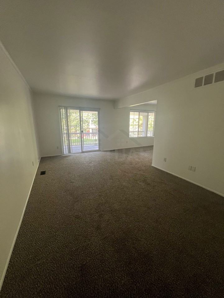 29546 Hoover Rd #546 - Photo 3 of 8