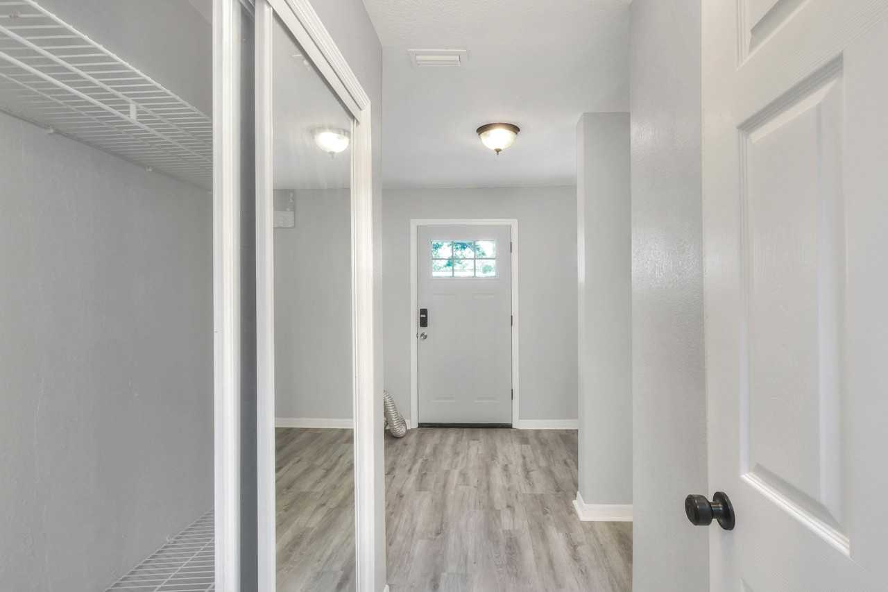 S New York Ave - Photo 5 of 16