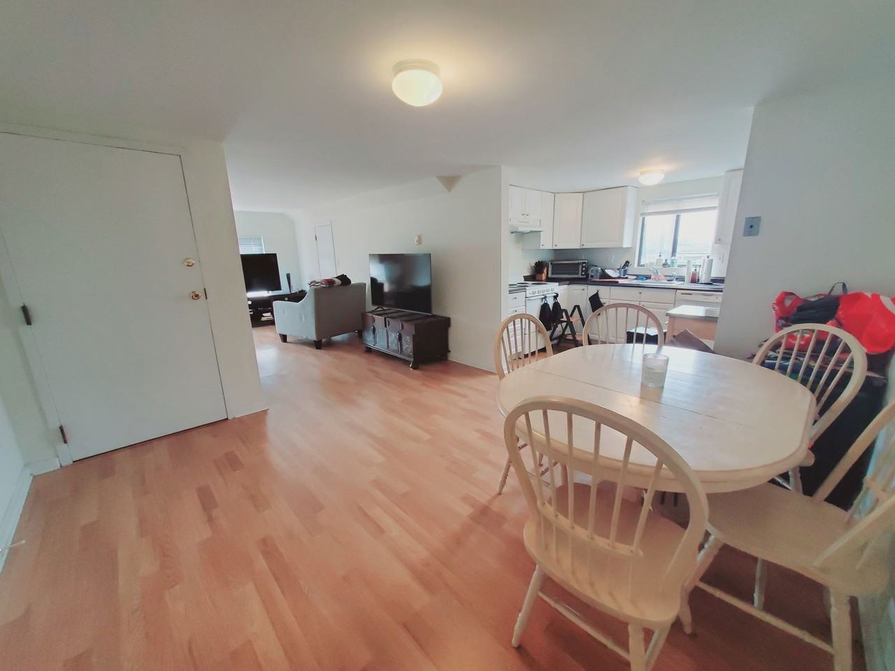 22 Cove Rd #5 - Photo 4 of 8