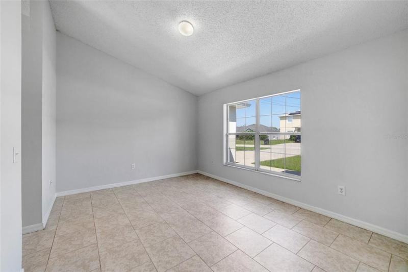 439 Peace Ct - Photo 6 of 8