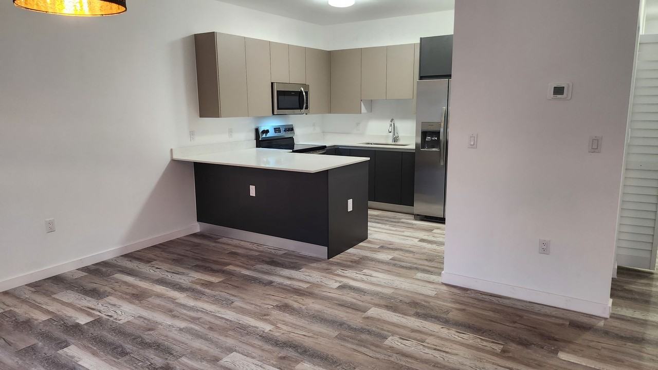 125 Ne 184th Ter - Photo 3 of 6