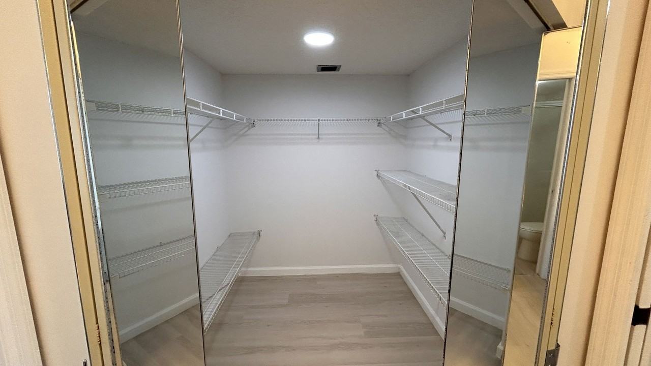 10350 E Clairmont Cir #312 - Photo 5 of 8