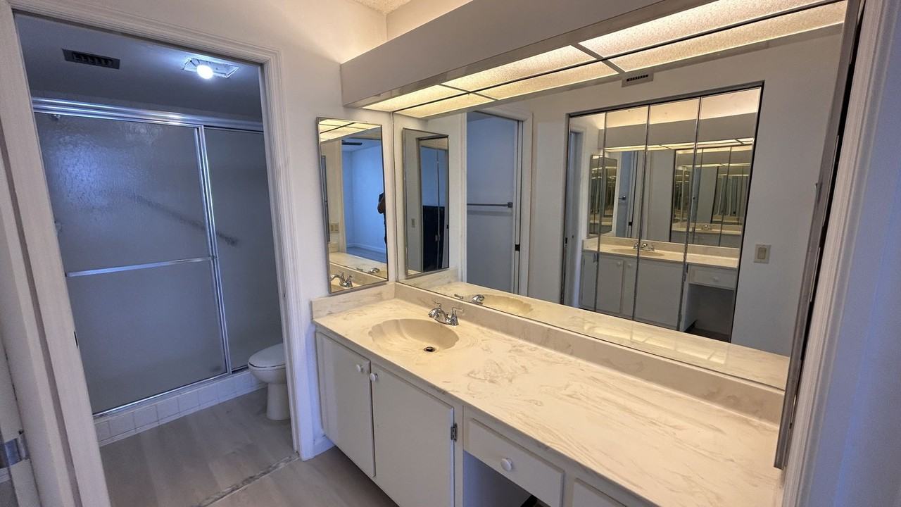 10350 E Clairmont Cir #312 - Photo 6 of 8